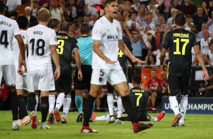 Ronaldo lãnh thẻ đỏ, Juventus đại thắng ở Tây Ban Nha - Ảnh 1.