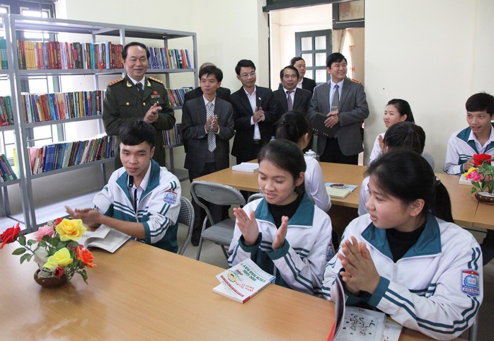 Những hình ảnh đẹp, gần gũi của Chủ tịch nước Trần Đại Quang với mái trường xưa - Ảnh 12.