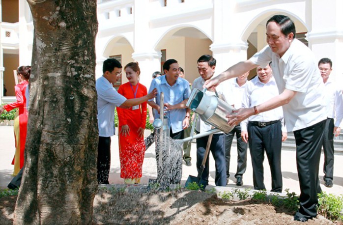 Những hình ảnh đẹp, gần gũi của Chủ tịch nước Trần Đại Quang với mái trường xưa - Ảnh 9.