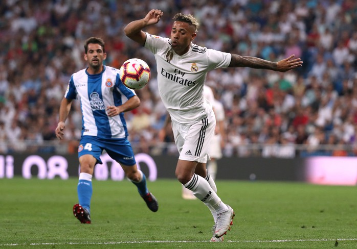 Trợ lý VAR đưa Real Madrid lên ngôi đầu La Liga - Ảnh 3.