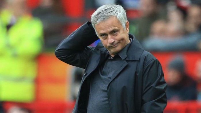 Mourinho bực tức với học trò sau trận hòa thất vọng - Ảnh 1.