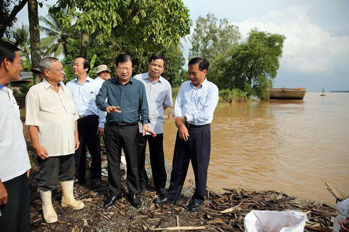 Phó Thủ tướng thị sát, chỉ đạo ứng phó lũ ở Đồng bằng sông Cửu Long - Ảnh 1.