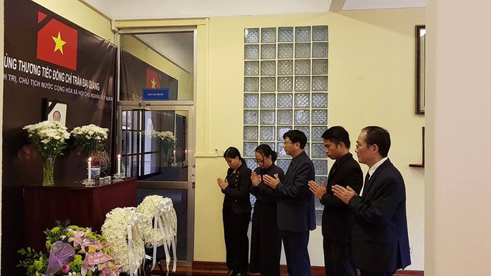Lãnh đạo nước ngoài đến Đại sứ quán viếng Chủ tịch nước Trần Đại Quang - Ảnh 15.