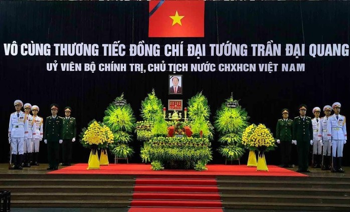 Hàng ngàn người tiễn đưa Chủ tịch nước Trần Đại Quang về nơi an nghỉ cuối cùng - Ảnh 1.