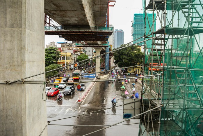 Rùng mình đi qua những công trình xây dựng khắp Hà Nội - Ảnh 8.