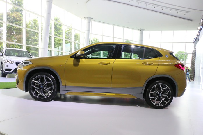 BMW X2 đẹp lung linh, giá hơn 2,1 tỉ đồng - Ảnh 2.