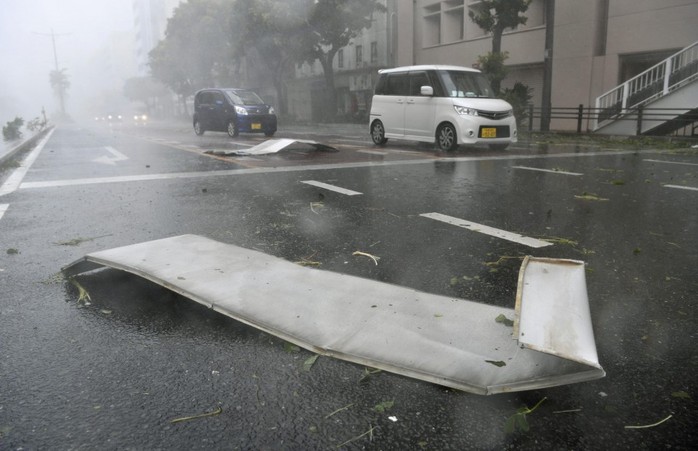 Chưa hồi phục sau bão Jebi, Nhật Bản lại hứng bão Trami - Ảnh 3.