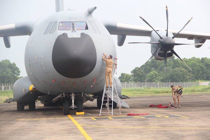 Soi nội thất máy bay A400M của không quân Pháp - Ảnh 7.