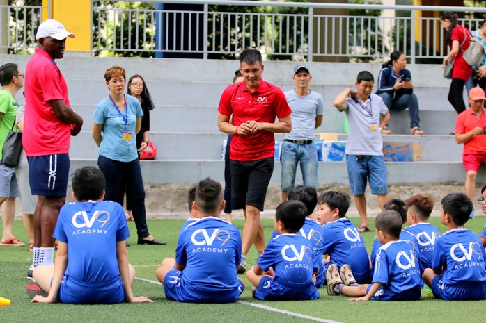 Công Vinh bắt tay tập đoàn giáo dục, săn tìm Kagawa nhí - Ảnh 1.