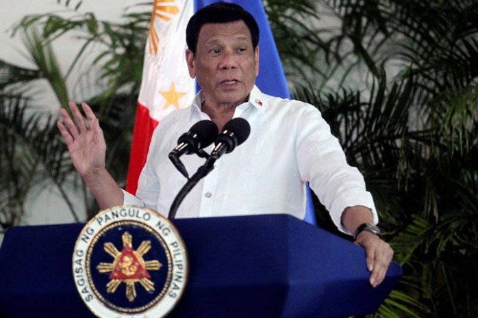 Uy tín trong nước của Tổng thống Duterte rớt thảm hại - Ảnh 1.