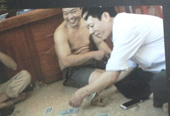 Thanh Hóa: Phó bí thư, phó chủ tịch HĐND xã đánh bài ăn tiền tại công sở - Ảnh 1.