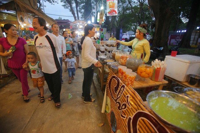 Hãy thôi tổ chức hội chợ trong công viên! - Ảnh 1.