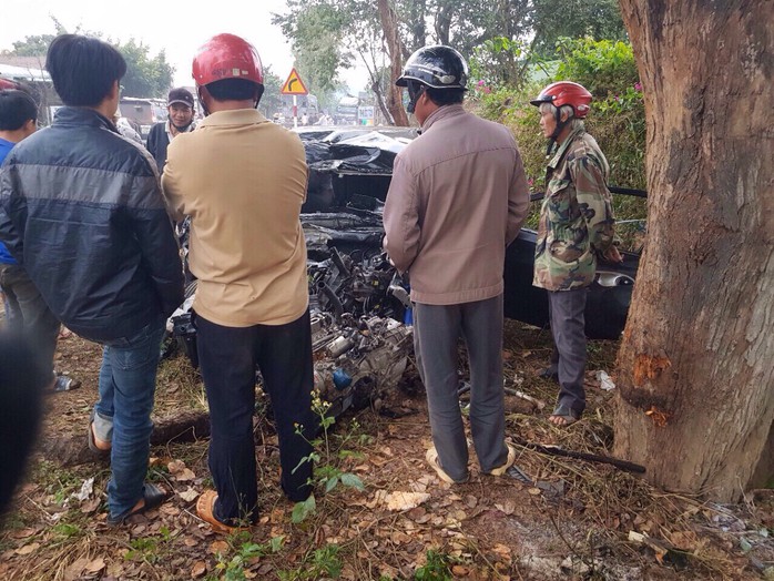 Tai nạn thảm khốc ở Đắk Lắk: Xế hộp lấn làn tông trực diện xe tải - Ảnh 2.