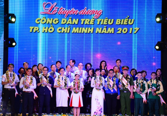 Soi 10 công dân trẻ tiêu biểu TP HCM năm 2017 - Ảnh 1.