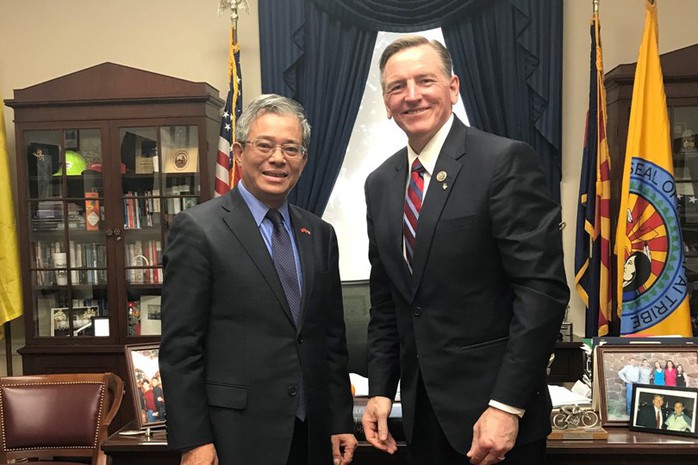 Đại sứ Phạm Quang Vinh gặp Trợ lý Bộ trưởng Quốc phòng Mỹ - Ảnh 1.