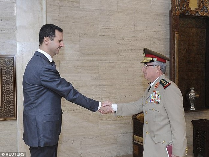 Tổng thống Assad bất ngờ thay bộ trưởng quốc phòng - Ảnh 1.