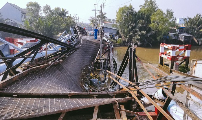 Thót tim qua những cây cầu... “răng rụng” - Ảnh 1.