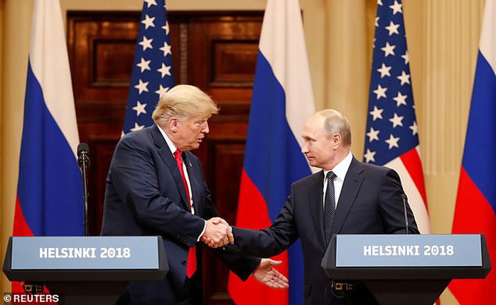 Hành động khác thường của ông Trump sau khi họp với ông Putin - Ảnh 1.