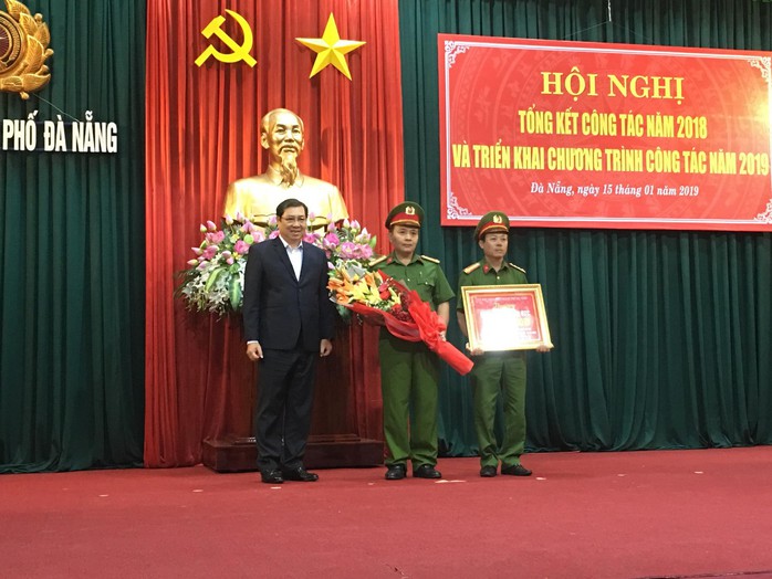 Chủ tịch Đà Nẵng thưởng nóng ban chuyên án vụ dùng súng cướp giữa ban ngày - Ảnh 1.