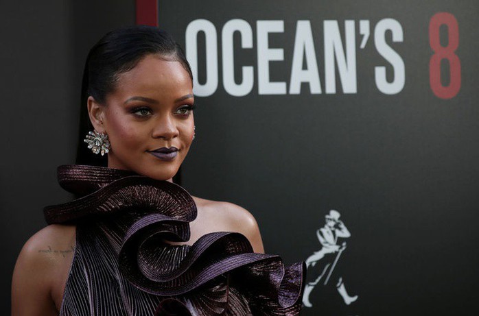 Người đẹp Rihanna khởi kiện cha mình - Ảnh 1.