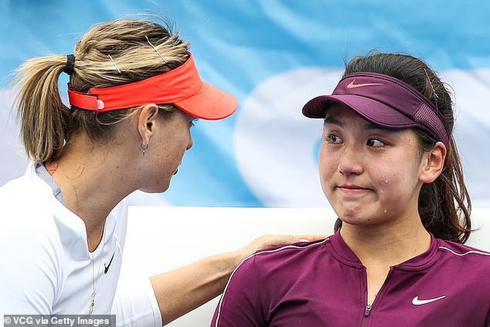 Maria Sharapova an ủi mỹ nữ Trung Quốc vì chấn thương - Ảnh 2.