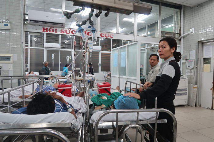 7 nạn nhân vụ tai nạn ở Long An đang được cấp cứu tại Bệnh viện Chợ Rẫy - Ảnh 1.