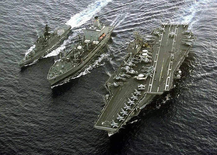 Tướng Trung Quốc dọa đánh chìm 2 tàu sân bay Mỹ ở biển Đông - Ảnh 1.