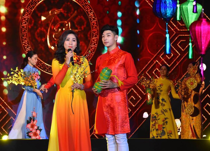 Gala Mai Vàng chào Xuân 2019: Ấm áp và nhân văn - Ảnh 3.