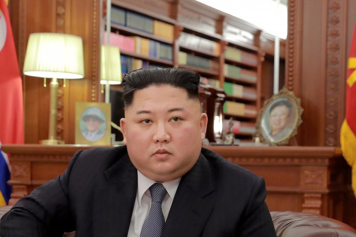 Rộ tin ông Kim Jong-un tặng mỹ phẩm Hàn Quốc cho cấp dưới - Ảnh 1.