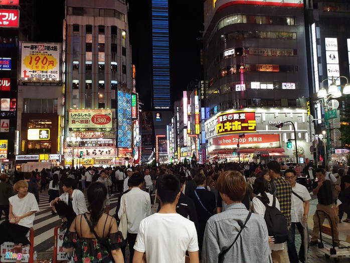 Trò quấy rối tình dục qua iPhone trên tàu điện tại Nhật Bản - Ảnh 2.