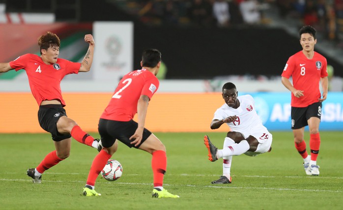 Clip: Cú sút sấm sét đưa Qatar vượt Hàn Quốc, lần đầu vào bán kết Asian Cup - Ảnh 4.