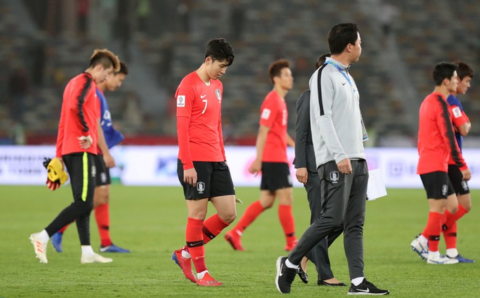 Clip: Cú sút sấm sét đưa Qatar vượt Hàn Quốc, lần đầu vào bán kết Asian Cup - Ảnh 8.