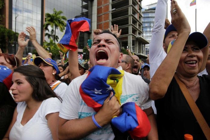 Ông Putin lên tiếng, quân đội Venezuela ủng hộ ông Maduro - Ảnh 4.