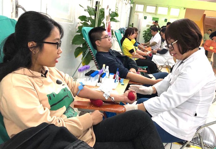 Bệnh viện Việt Đức lo không đủ máu cứu nạn nhân tai nạn giao thông - Ảnh 1.
