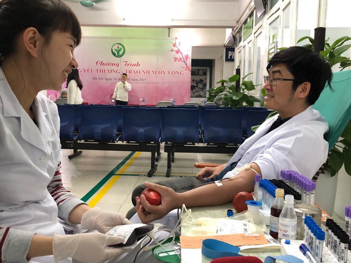 Bệnh viện Việt Đức lo không đủ máu cứu nạn nhân tai nạn giao thông - Ảnh 2.