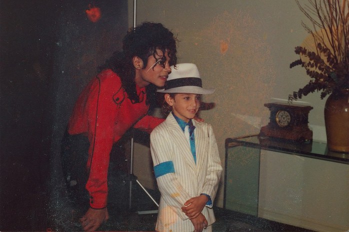 Phim tài liệu cáo buộc Michael Jackson ấu dâm ra mắt gây sốc - Ảnh 1.