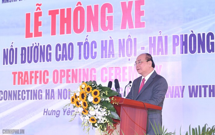 Thủ tướng Nguyễn Xuân Phúc phát lệnh thông xe cầu Hưng Hà - Ảnh 1.