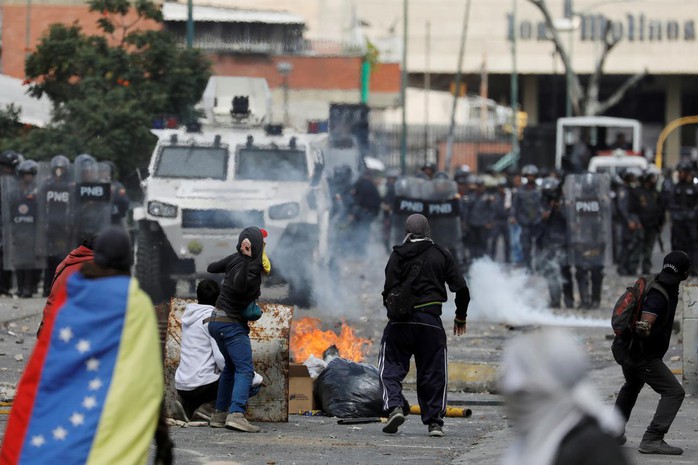 Venezuela: Thủ lĩnh đối lập tìm kiếm sự ủng hộ của quân đội - Ảnh 2.