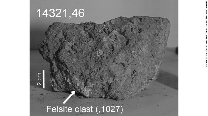 Nhặt được viên đá cổ xưa nhất Trái Đất... trên mặt trăng - Ảnh 1.