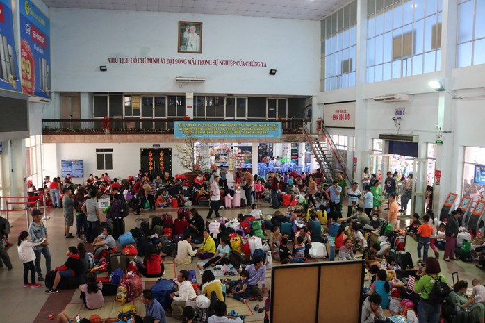 Gần 10 đoàn tàu trễ giờ do sự cố, hàng ngàn người vạ vật ở Ga Sài Gòn - Ảnh 1. Gần 10 đoàn tàu trễ giờ do sự cố, hàng ngàn người vạ vật ở tỷ lệ kèo nhà cái malaysia Sài Gòn - Ảnh 1.
