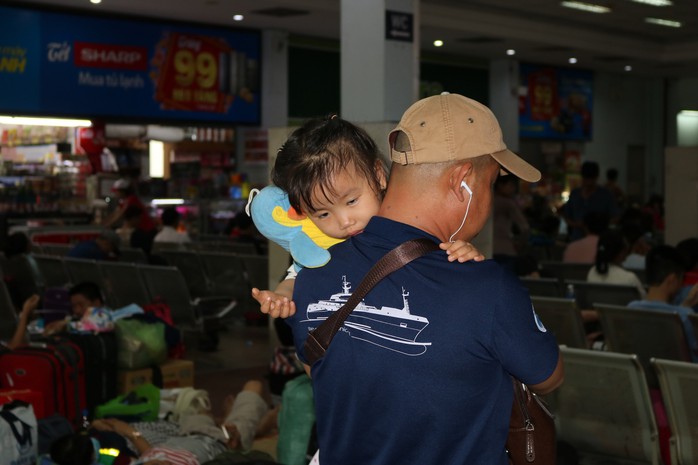 Gần 10 đoàn tàu trễ giờ do sự cố, hàng ngàn người vạ vật ở Ga Sài Gòn - Ảnh 6. Gần 10 đoàn tàu trễ giờ do sự cố, hàng ngàn người vạ vật ở tỷ lệ kèo nhà cái malaysia Sài Gòn - Ảnh 6.