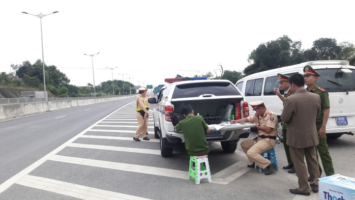 Bị phát hiện dương tính với ma túy, tài xế xe khách nói que thử hư - Ảnh 2.