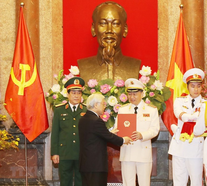 Bộ trưởng Tô Lâm và ông Lương Cường được phong hàm Đại tướng - Ảnh 1.
