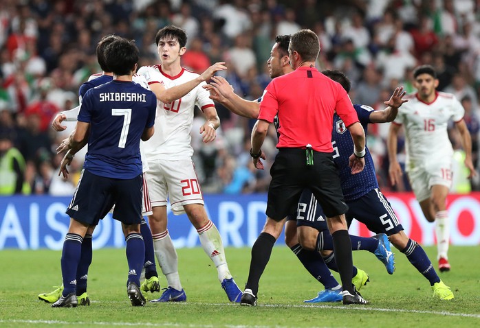 Iran chia tay Asian Cup, HLV Queiroz đào tẩu đến Colombia - Ảnh 4.