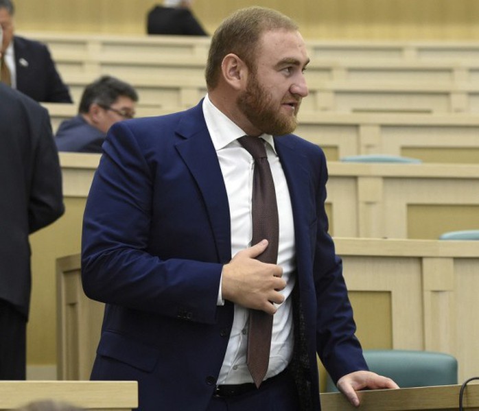 Tình nghi dàn dựng giết người, nghị sĩ Nga bị bắt tại Quốc hội - Ảnh 1.