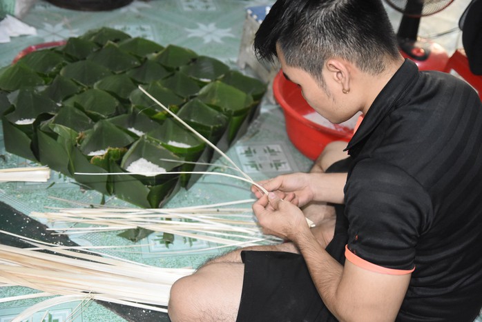 Làng bánh chưng mỗi ngày xuất hàng chục tấn ở Đồng Nai - Ảnh 9. Làng bánh chưng mỗi ngày xuất hàng chục tấn ở Đồng tỷ lệ kèo nhà cái - Ảnh 9.