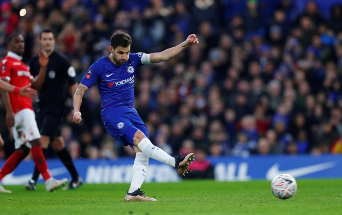 Chelsea tìm niềm vui trong ngày chia tay Fabregas - Ảnh 5.