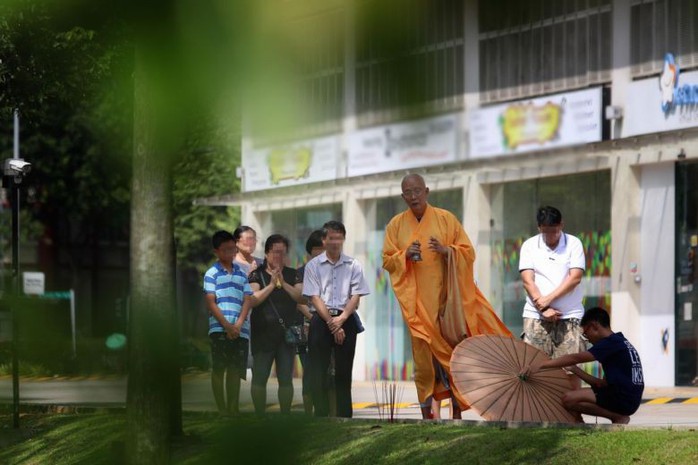 Bị bỏ quên trong văn phòng, bé trai té lầu thiệt mạng - Ảnh 4.