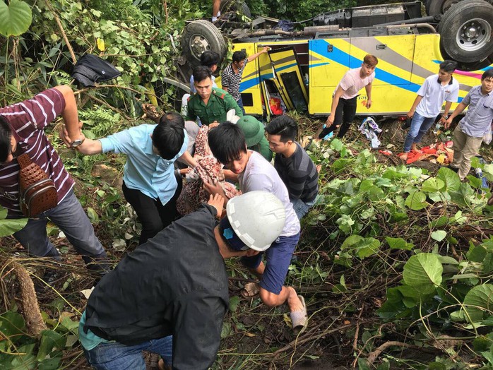 Xe chở sinh viên rơi xuống đèo Hải Vân: Nạn nhân kể lại giây phút kinh hoàng - Ảnh 6.