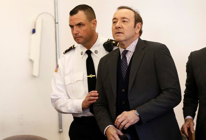 Kevin Spacey ra tòa, phủ nhận tội tấn công tình dục - Ảnh 3.